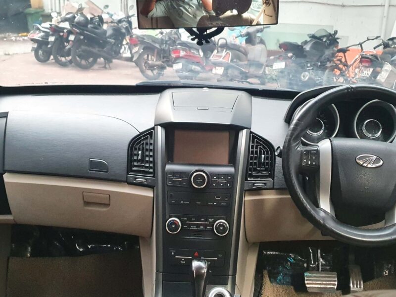 Mahindra Xuv500 AT W10 FWD