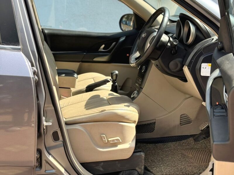 Mahindra Xuv500 W10 AWD